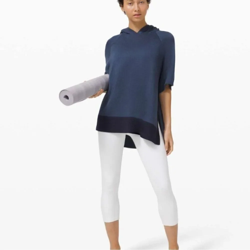 Lululemon Opened Up Poncho Blue Hood XS/S